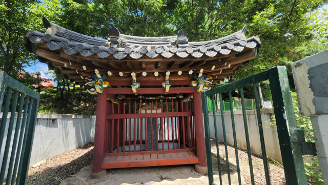 보호각 안에 있는 
