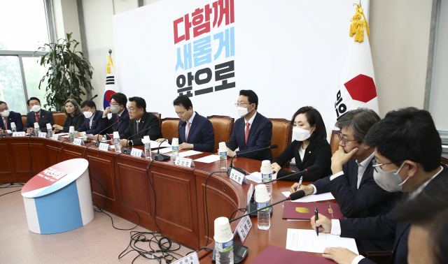 국민의힘 정진석 비상대책위원장이 14일 오전 서울 여의도 국회에서 열린 비상대책위원회 회의에서 발언하고 있다. 연합뉴스