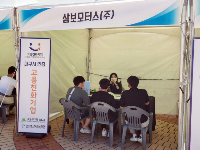 대학리크루트 투어 기업 상담 장면
