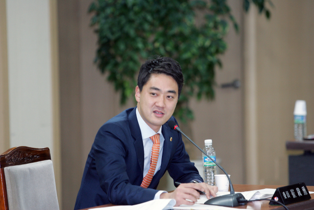 최재훈(현 달성군수) 대구시의회 교육위원회 위원이 5분 자유발언을 통해 달성군의 교육문제에 대해 질문을 하고 있다. 대구시의회 제공