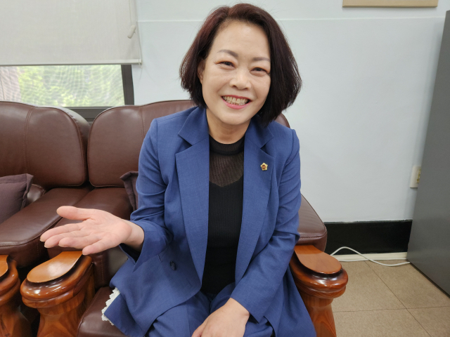 19일 대구시의회에서 만난 이태손 경환위원장이 대구의 미래 먹거리 산업에 대해 설명하고 있다. tong@imaeil.com