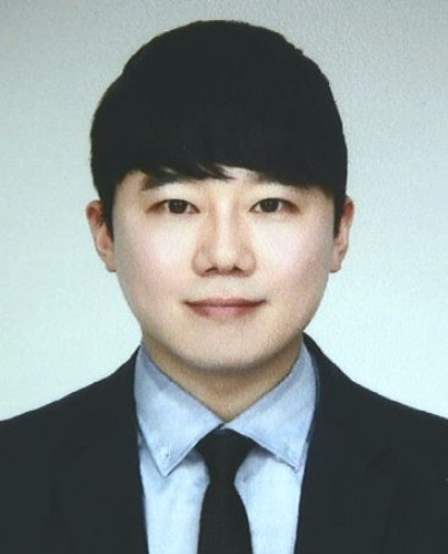 경찰은 서울 신당역 여자 화장실에서 스토킹하던 20대 여성 역무원을 살해한 혐의로 구속된 전주환(31)의 신상정보를 19일 공개했다. 서울경찰청은 이날 오후 신상정보 공개 심의위원회를 열고 전씨의 신상정보를 공개하기로 했다. [서울경찰청 제공.재판매 및 DB 금지] 연합뉴스