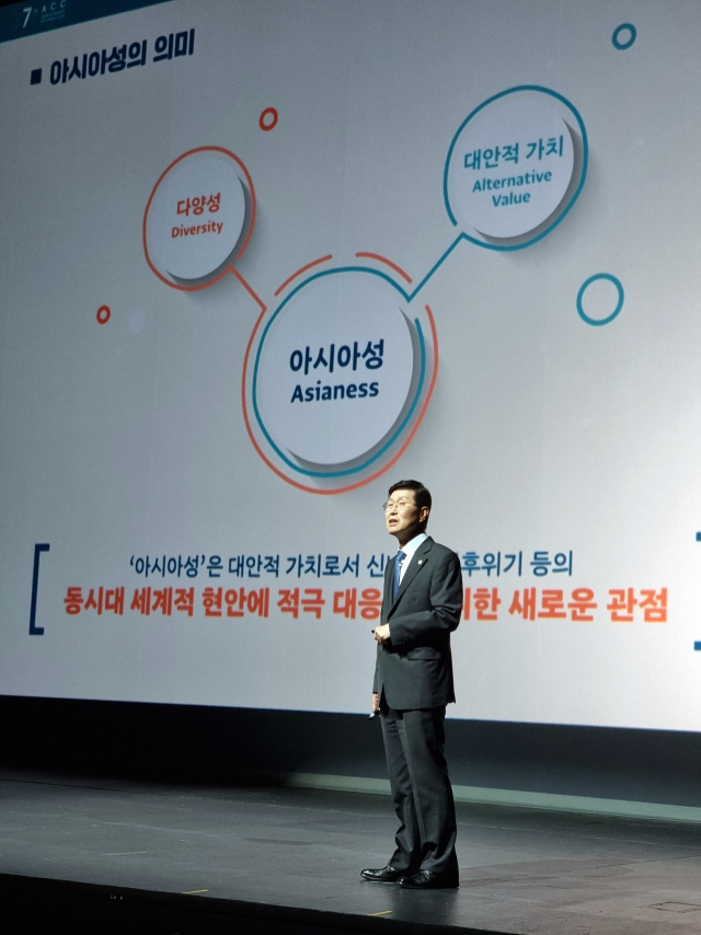 이강현 국립아시아문화전당(ACC) 전당장이 중장기계획을 발표하고 있다. / 사진=ACC 제공