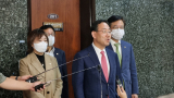 21일 국회에서 주호영 국민의힘 원내대표가 박홍근 더불어민주당 원내대표를 예방한 뒤 기자들의 질문에 답하고 있다. 이 자리에는 송언석 원내수석부대표, 양금희·박형수 원내대변인도 함께했다. 박영채 기자 pyc@imaeil.com