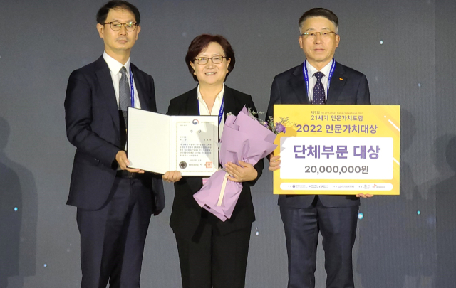 21일 개막된