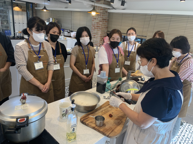 평생직업교육프로그램에 참여한 수강생들이 교육을 받고 있다. 경북전문대 제공