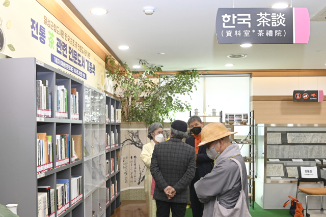 달성군립도서관에 마련된 전통차 전문 도서관 
