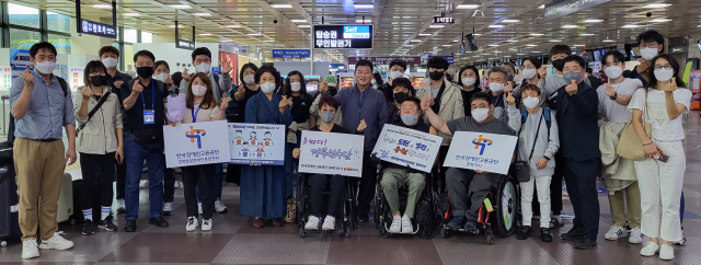 제39회 전국장애인기능경기대회 경북 선수단이 해단식과 함께 기념촬영하고 있다. 한국장애인고용공단 제공