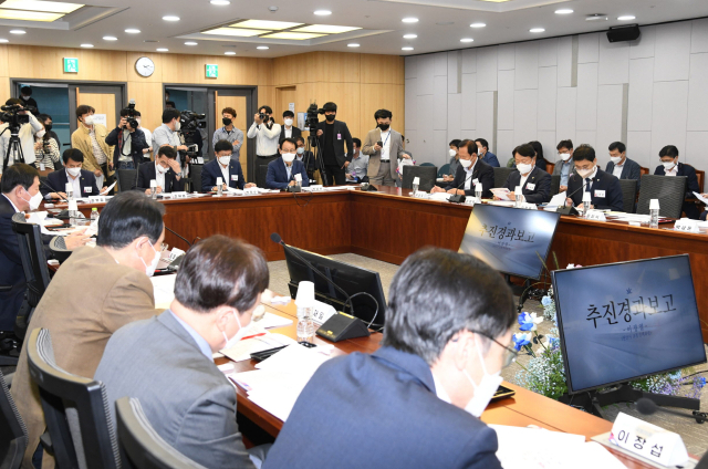 협의체 시장군수,국회의원들이 국회 의원회관에서 연석회의를 하고 있다. 영주시 제공
