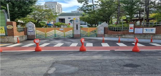 달서경찰서는 상인초등학교 등 지역 내 어린이보호구역 10개소에 횡단보도 및 무인교통단속 장비 설치, 보도연장, 인도 및 자전거도로 재정비 등에 나섰다. 달서경찰서 제공