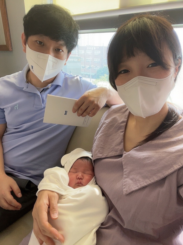 고금주·신창호 부부 첫째 딸 신채은2
