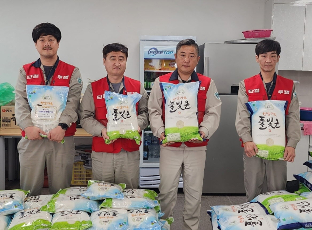 노조 창립기념일을 맞은 석포제련소 노조가 농산물팔아주기 행사로 지역 쌀을 구매했다. 석포제련소 제공