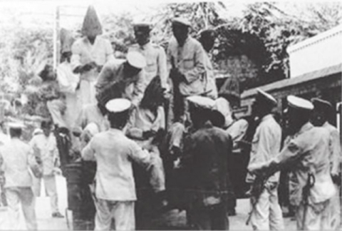 1946년 10월, 시위에 참가한 혐의로 연행돼 가는 참가자들. 10월항쟁유족회 제공