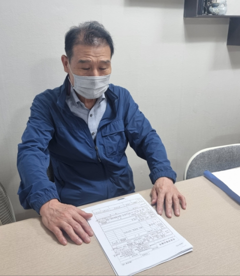 정인희 씨가 10월항쟁유족회 사무실에서 매일신문과 인터뷰하는 모습. 윤정훈 기자