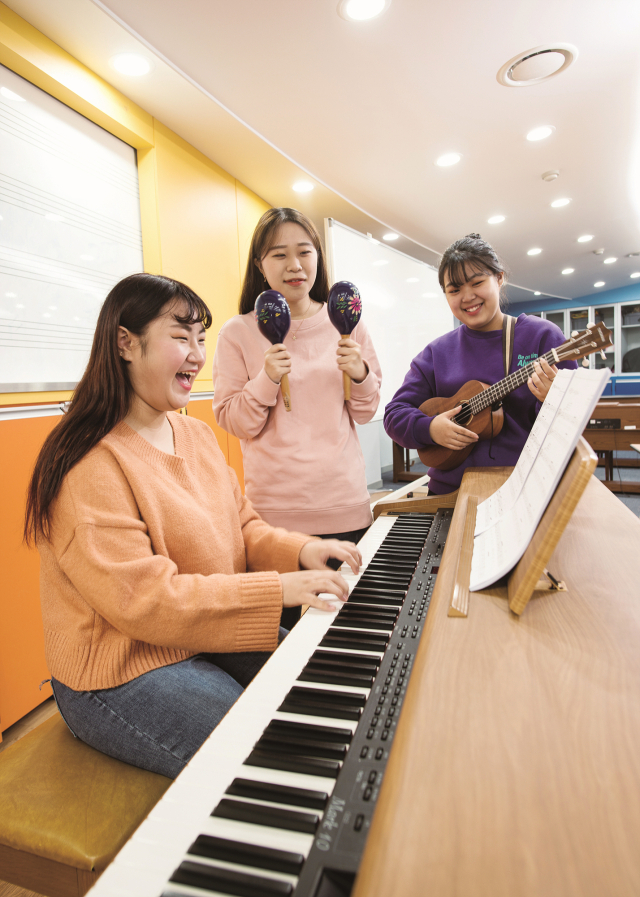 대구보건대 유아교육학과 학생들이 수업을 하고 있는 모습. 대구보건대 제공