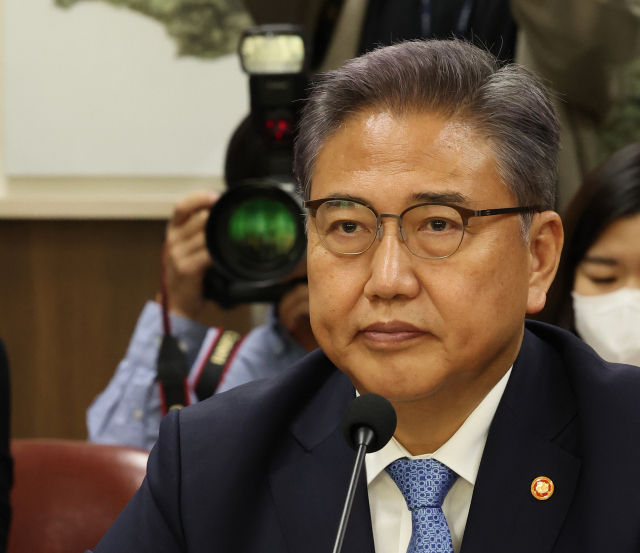 박진 외교부 장관이 28일 정부서울청사에서 웝크 훅스트라 네덜란드 외교부 장관의 발언을 듣고 있다. 연합뉴스