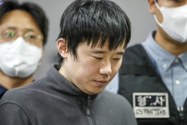 신당역 여자 화장실에서 스토킹하던 20대 여성 역무원을 살해한 혐의를 받는 전주환. 연합뉴스