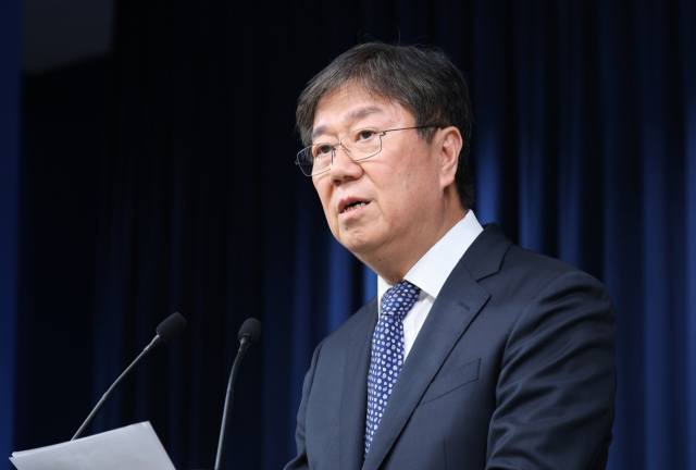 김대기 대통령비서실장이 29일 오후 서울 용산 대통령실 청사에서 윤석열 대통령이 공석인 사회부총리 겸 교육부 장관 후보자로 이주호 전 교육과학기술부 장관을 지명했다고 밝히고 있다. 연합뉴스