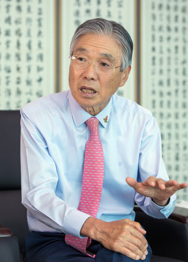 경영, 기부, 애향, 사회 활동이라는 네 바퀴 수레에 몸을 싣고 한순간도 쉬지 않은 채 달리고 있는 이상연 회장. 김태형 기자