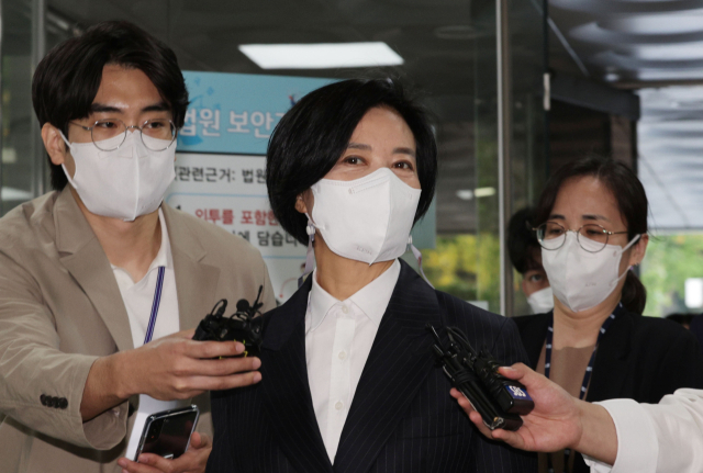 청탁 대가 명목으로 사업가로부터 거액을 수수한 혐의를 받는 이정근 전 더불어민주당 사무부총장이 30일 오전 서울 서초동 중앙지법에서 열린 구속 전 피의자심문(영장실질심사)에 출석하고 있다. 연합뉴스