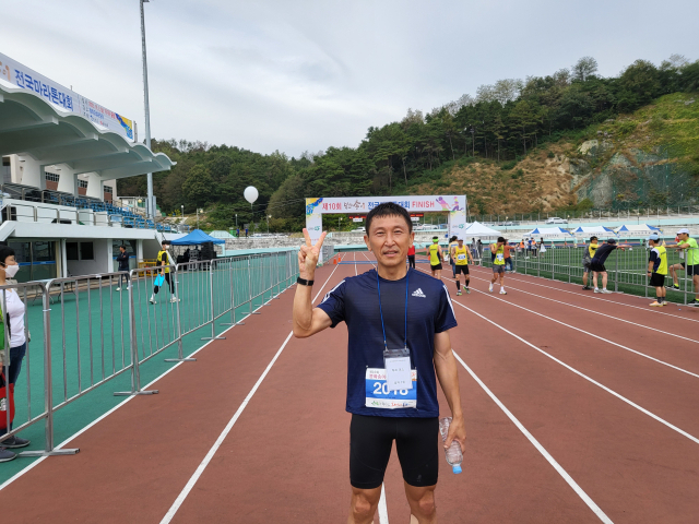 제10회 봉화송이전국마라톤대회 남자 하프코스 우승 박요한 씨. 윤영민 기자