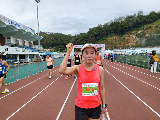 제10회 봉화송이전국마라톤대회 여자 10km코스 우승 이현희 씨. 윤영민 기자