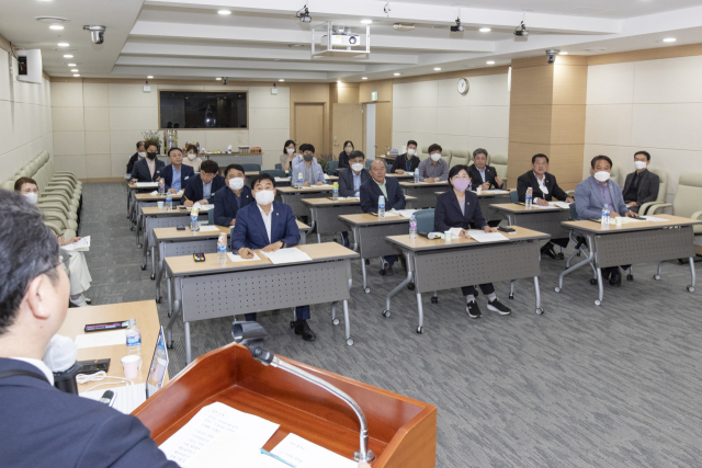 지난달 28일 경북도의회 예산결산특별위원회는 나라살림연구소 정창수 소장을 초빙해 
