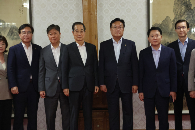 국민의힘과 정부, 대통령실이 국회 국정감사를 하루 앞둔 3일 서울 종로구 총리공관에서 국민의힘