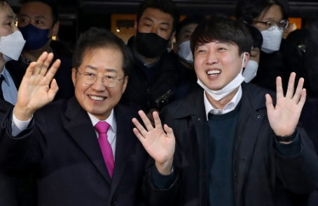올해 2월 12일 당시 이준석 국민의힘 대표와 홍준표 윤석열 대선 후보 선대본 상임고문이 거리 유세를 위해 대구 동성로를 찾았다. 매일신문DB