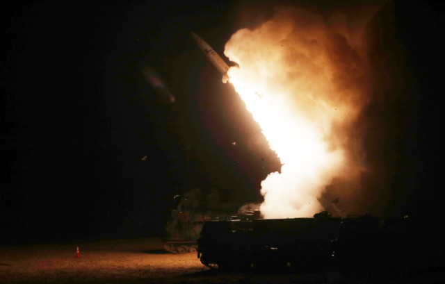 한미가 북한의 중거리 탄도미사일(IRBM) 도발에 대응해 동해상으로 연합 지대지미사일 사격을 실시했다. 이 과정에서 국군이 발사한