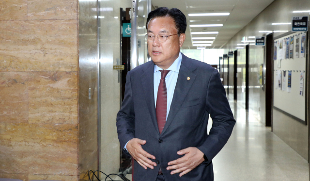 국민의힘 정진석 비상대책위원장이 6일 서울 여의도 국회에서 비대위원장 직무집행 정지 가처분 기각과 관련해 입장을 말하고 있다. 연합뉴스
