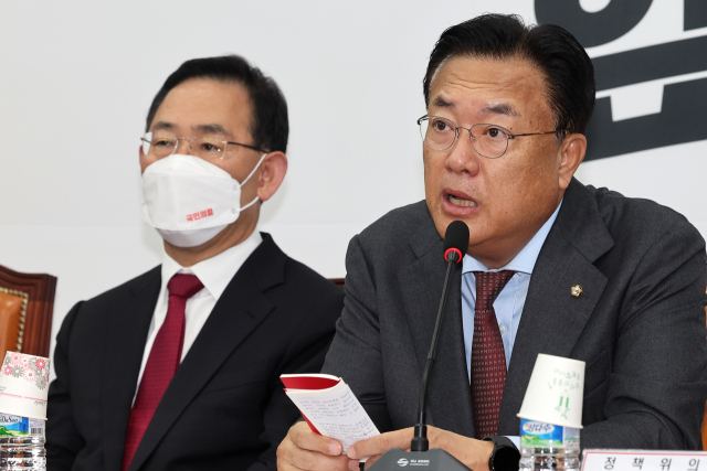 국민의힘 정진석 비대위원장이 6일 오전 국회에서 열린 비상대책위원회의에서 모두발언하고 있다. 연합뉴스