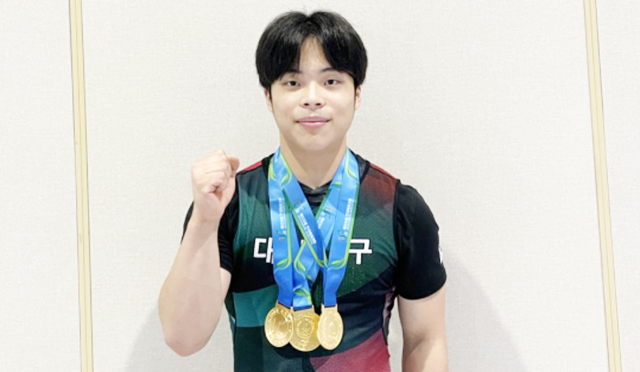울산에서 펼쳐지고 있는 제103회 전국체육대회 3일째인 9일 역도 19세 이하부 남자 81㎏급에서 3관왕을 달성한 대구체고 권대희. 대구시체육회 제공