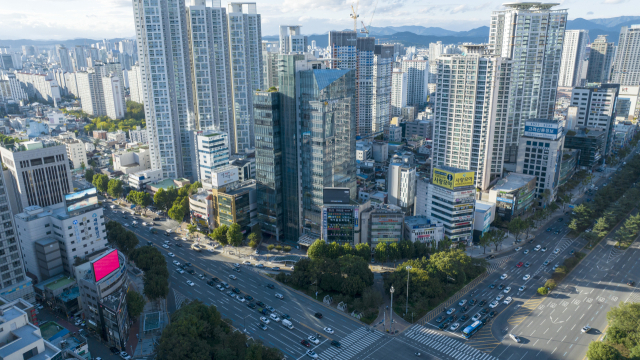 상업용 부동산 시장에도 찬바람…거래량 줄고 임대료 하락 