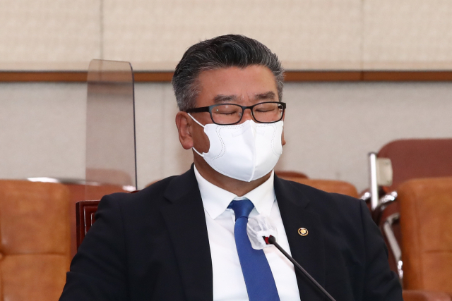 유병호 감사원 사무총장이 11일 국회 법제사법위원회에서 열린 감사원에 대한 국정감사에 출석해 있다. 연합뉴스