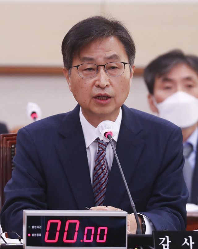 최재해 감사원장이 11일 국회에서 열린 법사위의 감사원 국정감사에서 발언하고 있다. 연합뉴스