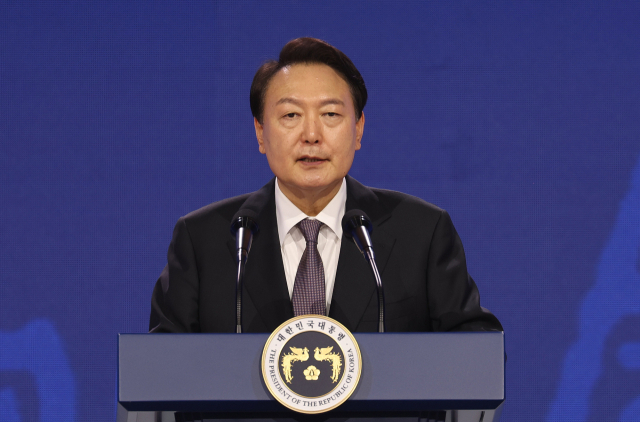 윤석열 대통령이 12일 오전 대전시 유성구 대전컨벤션센터에서 열린 세계지방정부연합(UCLG) 총회 개회식에서 축사를 하고 있다. 연합뉴스