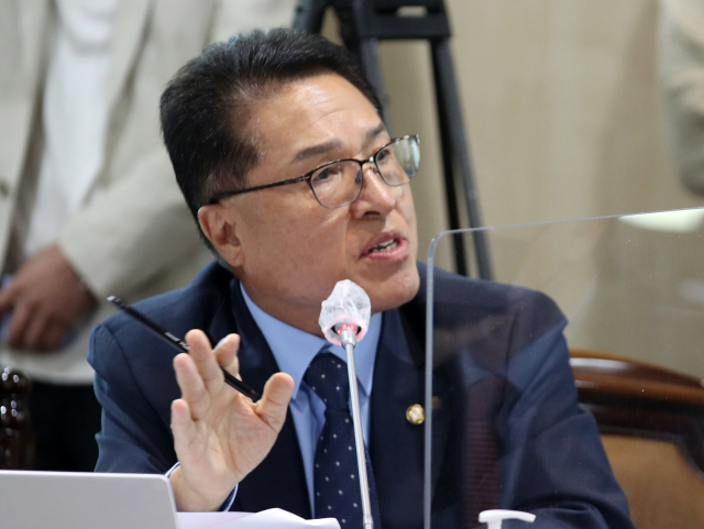 국민의힘 정운천 의원이 11일 오전 전남 나주 한국전력 본사에서 열린 산업통상자원중소벤처기업위원회 국정감사에서 질의하고 있다. 연합뉴스