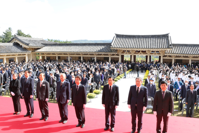 13일 경주 통일전에서 