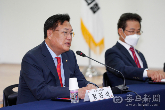 국민의힘 정진석 비상대책위원장이 13일 오전 국민의힘 대구시당 강당에서 현장 비상대책위원회 회의를 주재하고 있다. 우태욱 기자 woo@imaeil.com