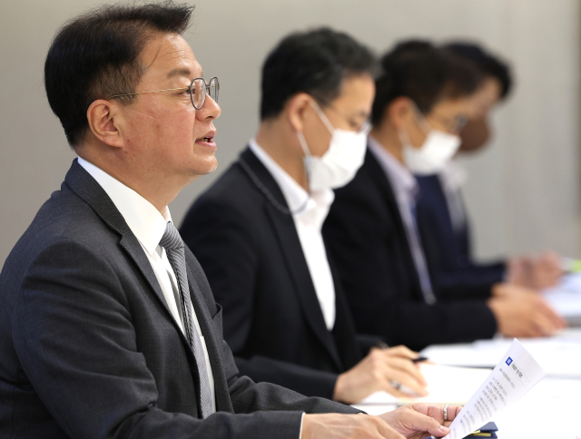 방기선 기획재정부 1차관이 14일 오전 정부서울청사에서 열린 비상경제차관회의를 주재하며 발언하고 있다. 연합뉴스