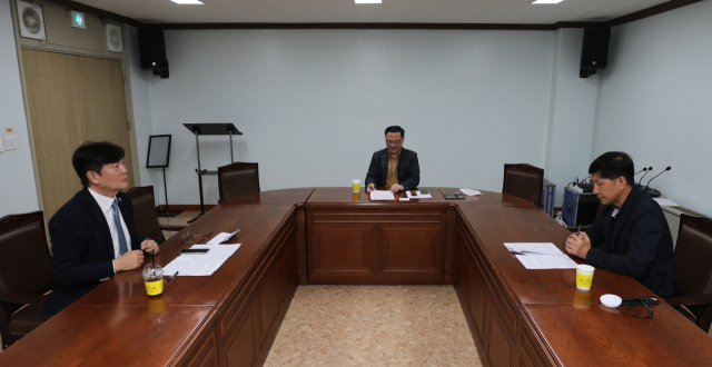 14일 대구 중구 매일신문사 회의실에서 금호강 르네상스 좌담회가 열리고 있다. 김영진 기자 kyjmaeil@imaeil.com