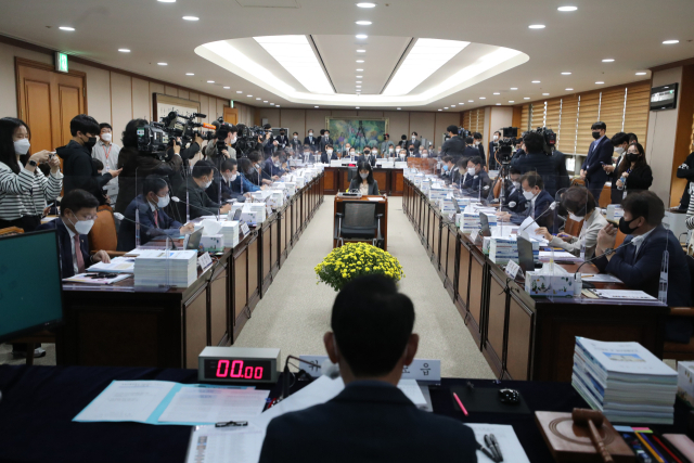 국회 법제사법위원회가 14일 오전 대전고등법원에서 비수도권 지법·고법·지검·고검 국정감사를 진행하고 있다. 연합뉴스