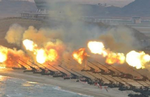 북한 또 동해·서해 동시 포격 