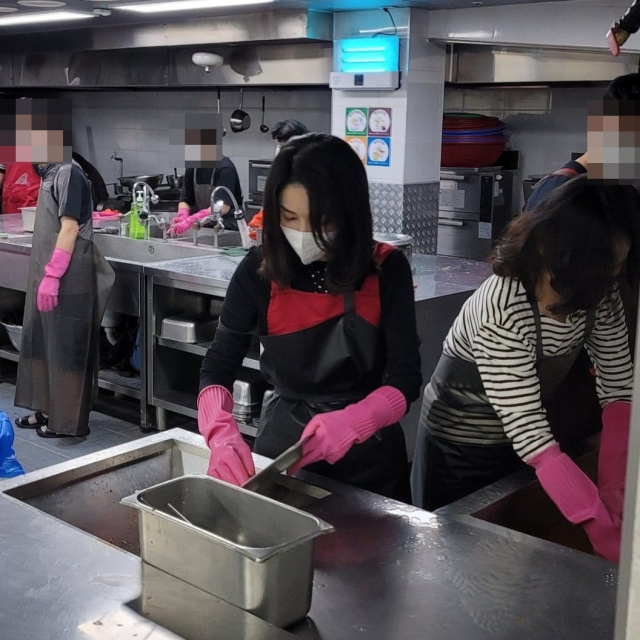 김건희 여사의 무료급식소 봉사 사실을 전한 김하종 신부 페이스북