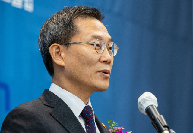 이종호 과학기술정보통신부 장관이 12일 오전 서울 중구 프레스센터 내 프레스클럽에서 열린 한국원자력산업협회(KAIF) 창립 50주년 기념식에 참석해 축사하고 있다. 연합뉴스