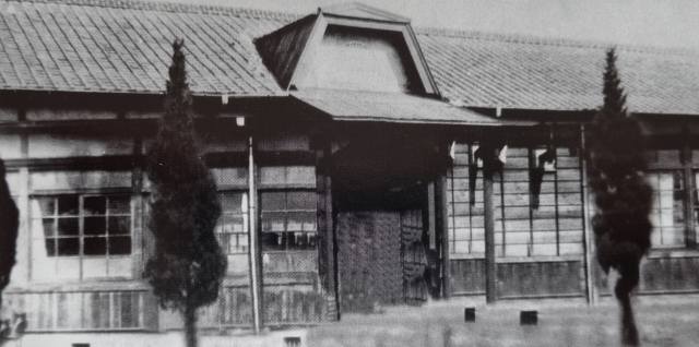 1940년대 포항 연일초등학교 교정. 연일초 제공.