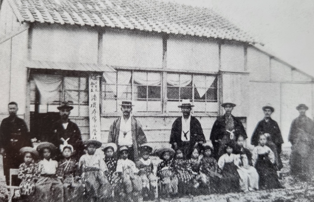 1930년대 포항 연일심상학교 시절 교정. 연일초 제공.
