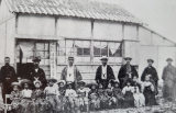 1930년대 포항 연일심상학교 시절 교정. 연일초 제공.