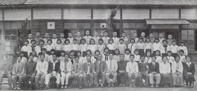 광복 후인 1946년 연일초등학교 졸업식. 연일초 제공.
